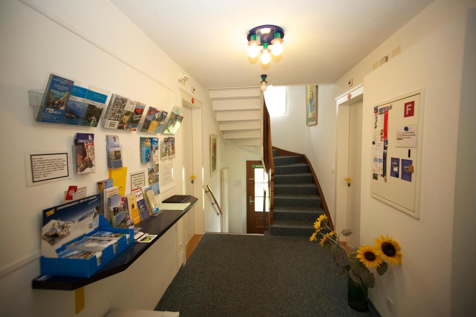 Adventure Guesthouse Interlaken Unterseen Екстериор снимка