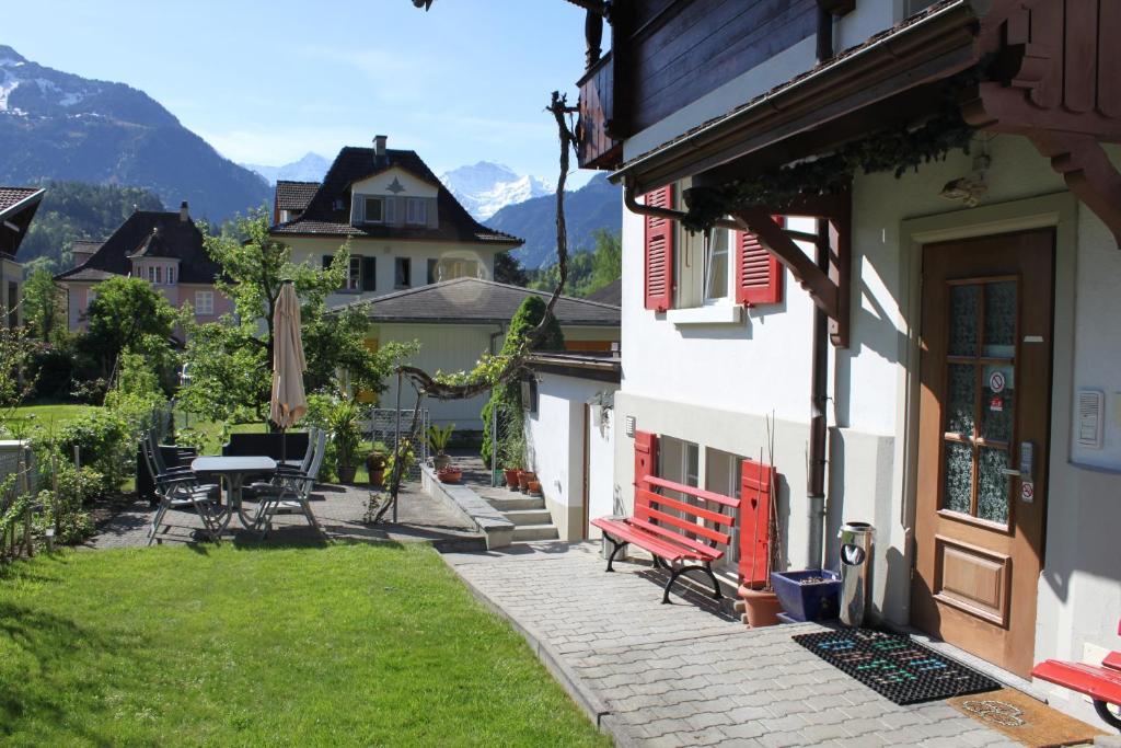 Adventure Guesthouse Interlaken Unterseen Екстериор снимка