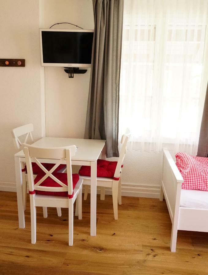 Adventure Guesthouse Interlaken Unterseen Екстериор снимка